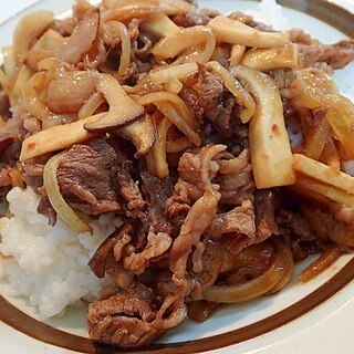 担々焼きそばのたれで　甘ピリ辛な牛丼